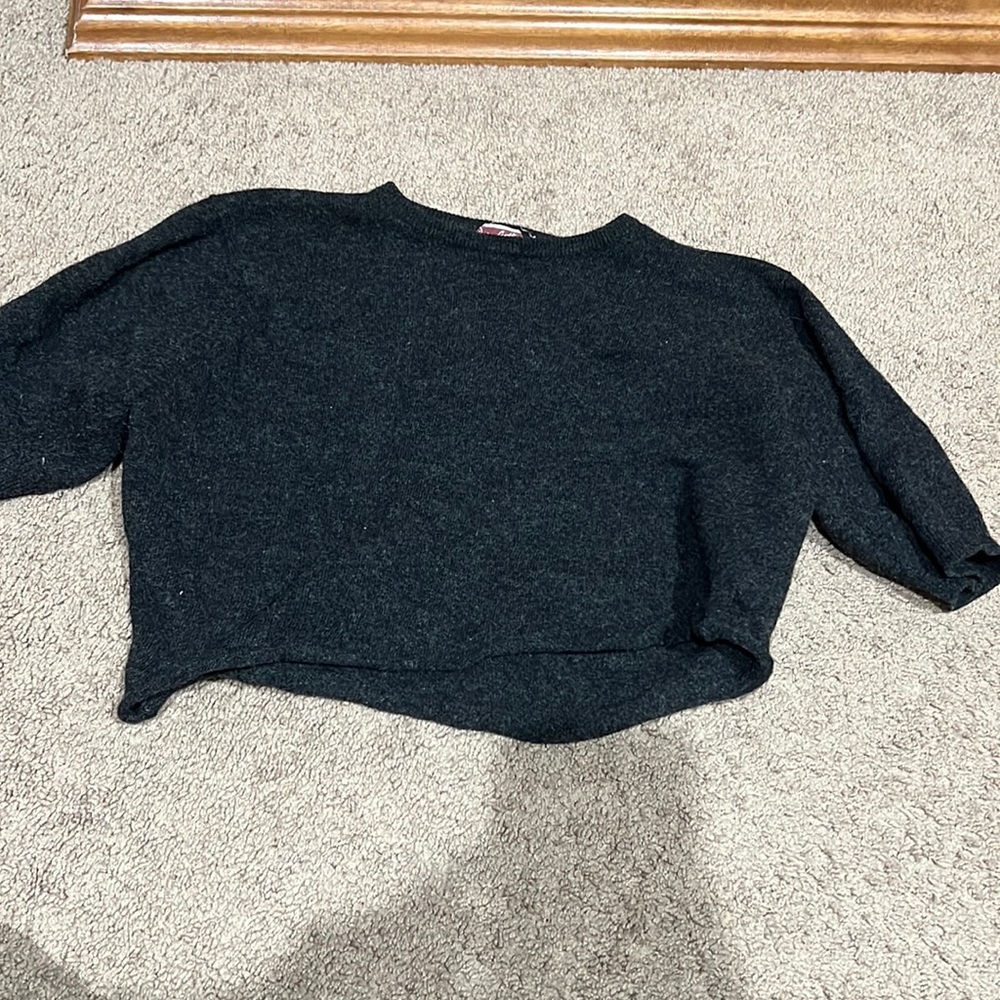 very cropped black tshirt